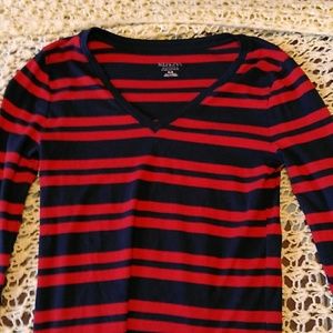 V neck long sleeve shirt